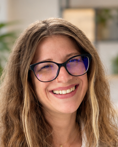 Venesa Malek, Oblikovalka in frontend razvijalka
